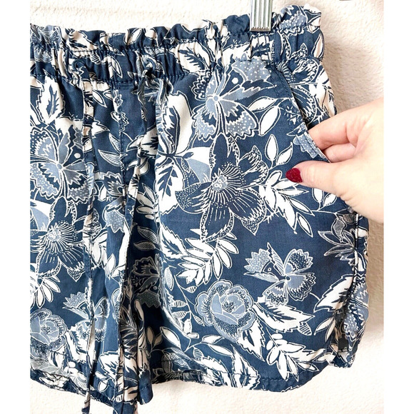 American Eagle Womens Shorts Size Medium Lyocell Blue Tropical Floral Pockets - Picture 3 of 9